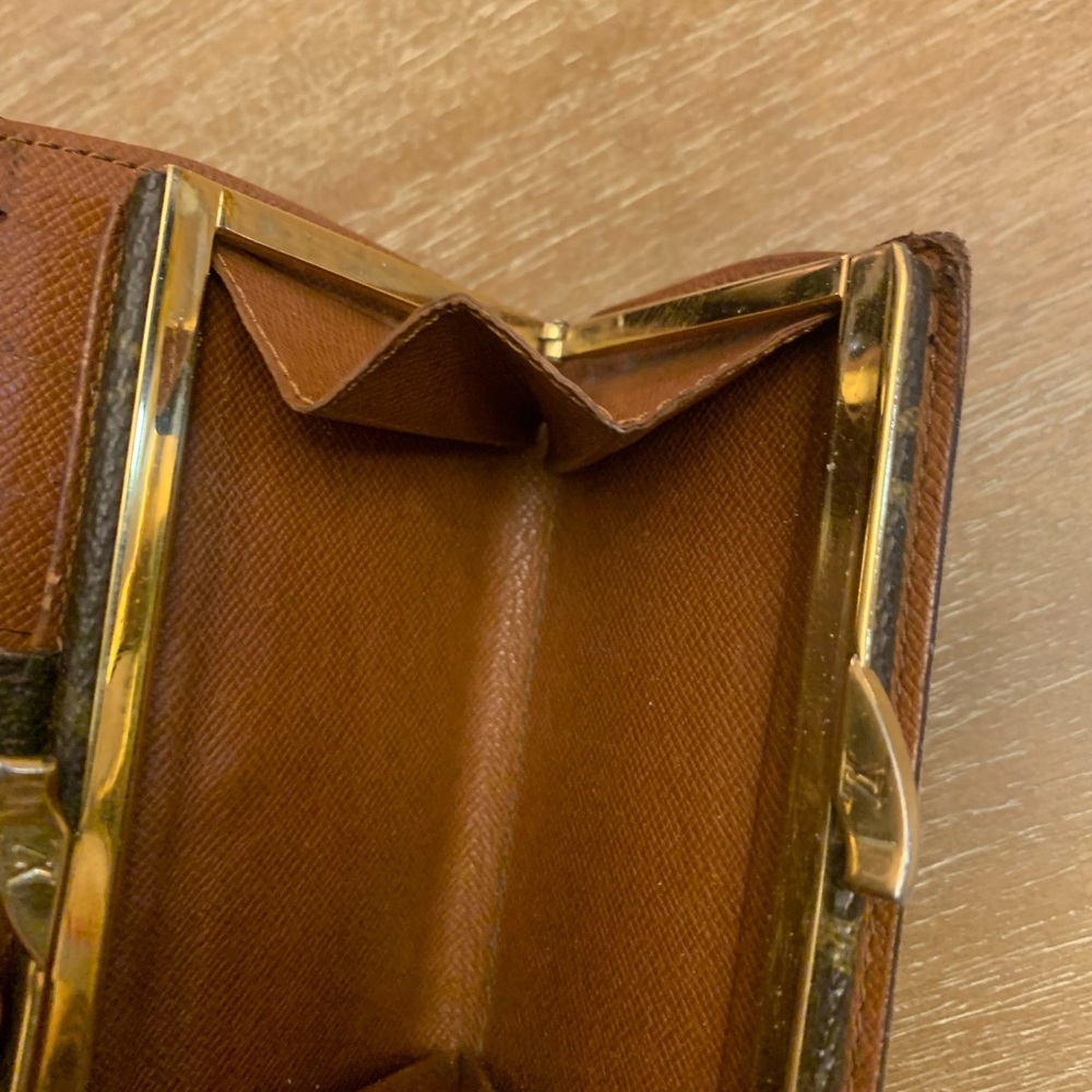 Authentic Louis Vuitton case lock wallet for women - Picture 5 of 13